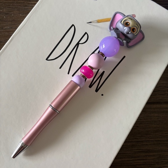 Disney Doorables: Zootopia: Finnick handmade beaded pen - Picture 2 of 3